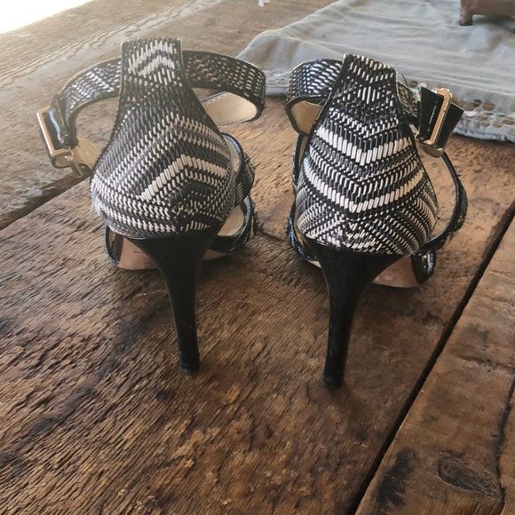 DONATED!! Antonio Melani white & black woven - Picture 4 of 8